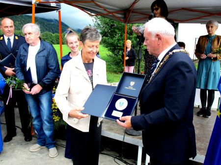 Malo plaketo je prejela Karitas Cerklje